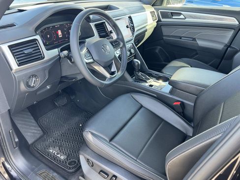 Certified 2022 Volkswagen Atlas Cross Sport SE image 5