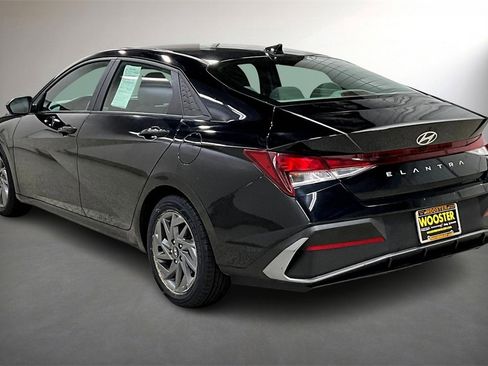 Used 2024 Hyundai Elantra SEL image 4