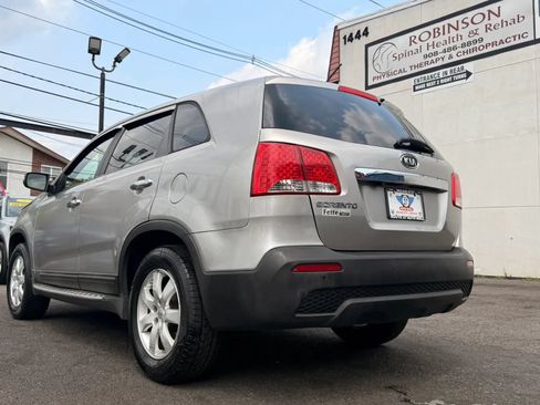 Used 2013 Kia Sorento LX w/ Value Pkg FWD image 8