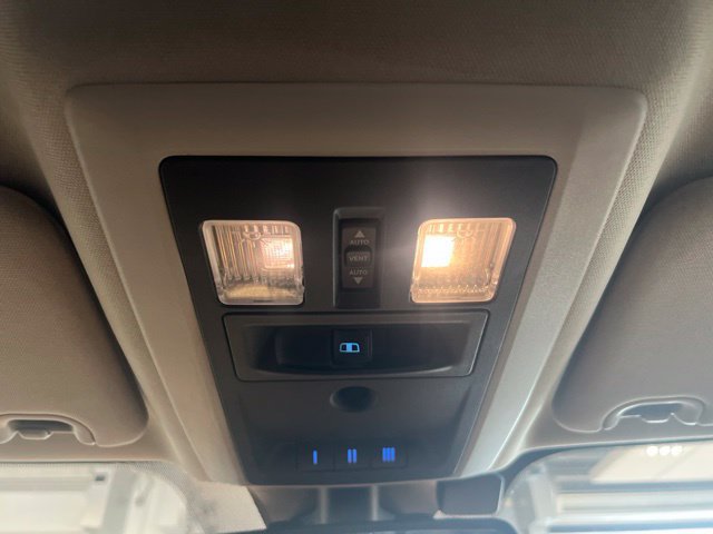 Used 2015 RAM 1500 Laramie Longhorn w/ Convenience Group AWD/4WD image 19