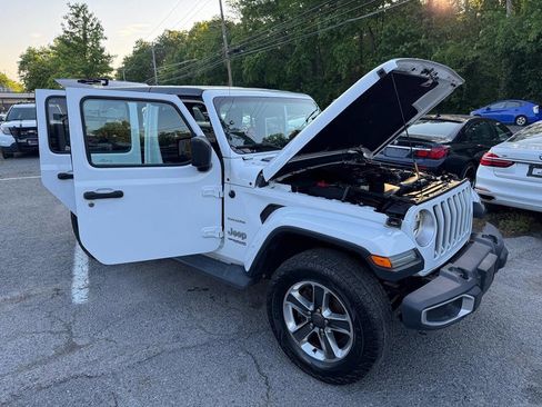 Used 2018 Jeep Wrangler Unlimited Sahara w/ LED Lighting Group AWD/4WD image 7