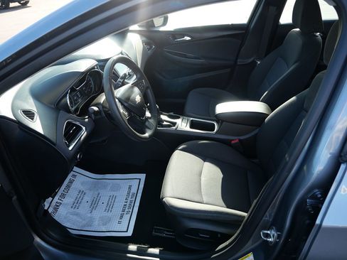 Used 2018 Chevrolet Cruze LT w/ Convenience Package FWD image 10