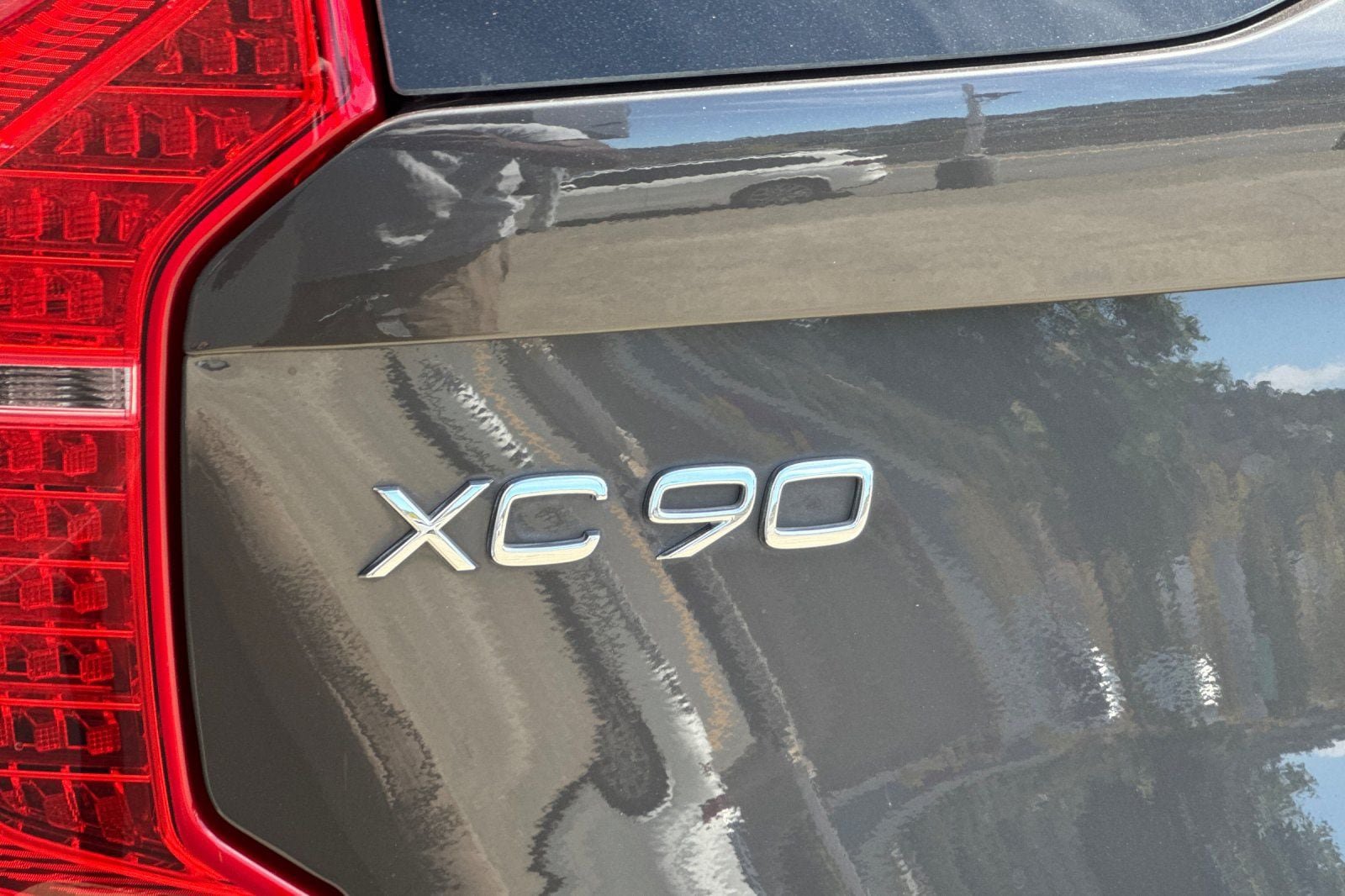 Certified 2023 Volvo XC90 T8 Plus w/ Protection Package Premier AWD/4WD image 13