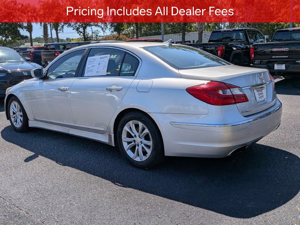 Used 2013 Hyundai Genesis 3.8 RWD image 6