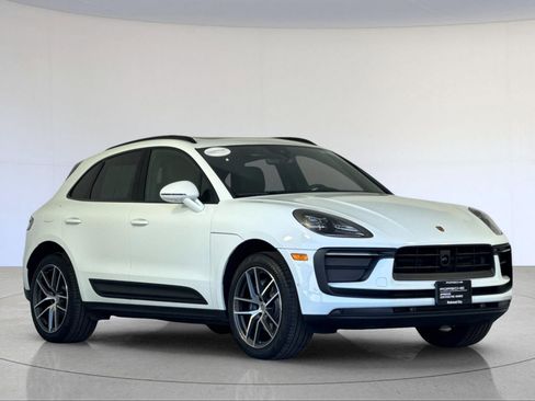 Certified 2025 Porsche Macan image 10