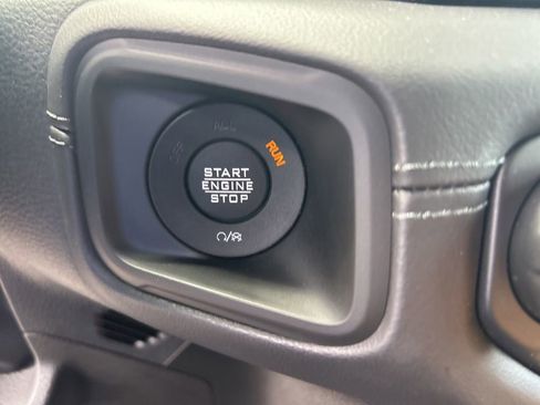 Used 2025 Jeep Wrangler Unlimited Sahara AWD/4WD image 39