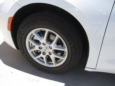Used 2023 Chrysler Pacifica Touring-L FWD image 5