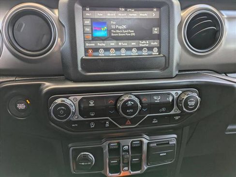 Used 2022 Jeep Gladiator Sport image 13