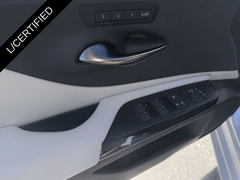 Used 2025 Lexus ES 300h w/ Premium Package FWD image 13