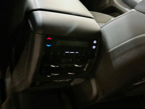 Used 2024 Jeep Grand Cherokee L Laredo image 27