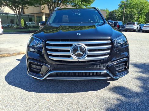 Used 2025 Mercedes-Benz GLS 580 4MATIC image 2