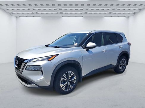 Used 2022 Nissan Rogue SV image 2