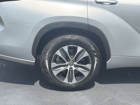 Used 2022 Toyota Highlander XLE FWD image 34