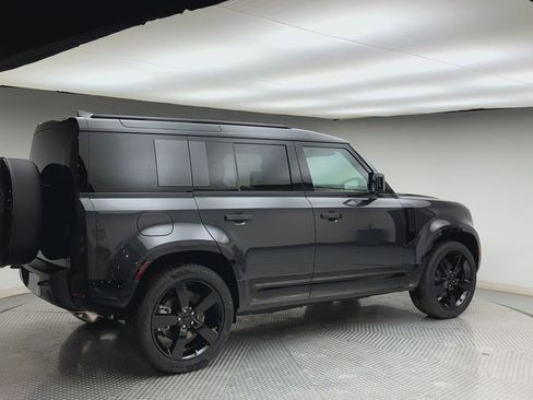 New 2026 Land Rover Defender 110 X-Dynamic SE image 2