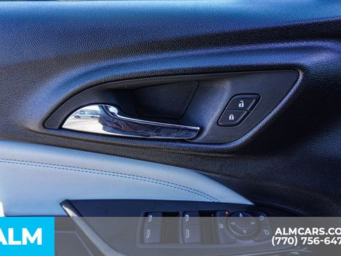 Used 2025 Chevrolet Trax LT w/ LT Convenience Package image 51