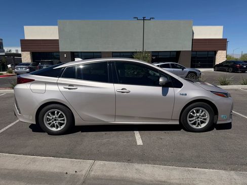Used 2020 Toyota Prius Prime Limited image 3