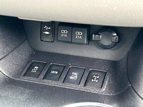 Used 2019 Toyota Highlander XLE AWD/4WD image 61