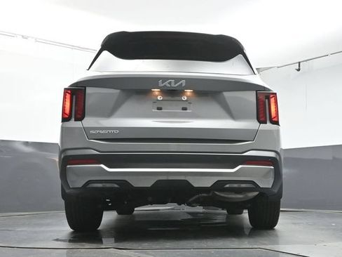 Used 2025 Kia Sorento S w/ Panoramic Sunroof Package FWD image 37