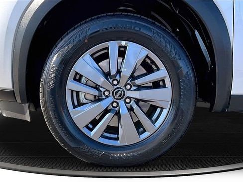Certified 2024 Nissan Pathfinder SV FWD image 31