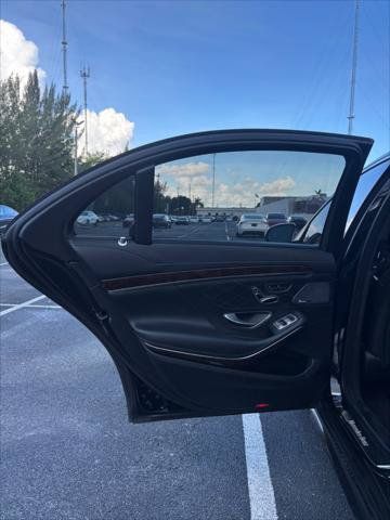 Used 2018 Mercedes-Benz S 560 Sedan w/ AMG Line Exterior image 24