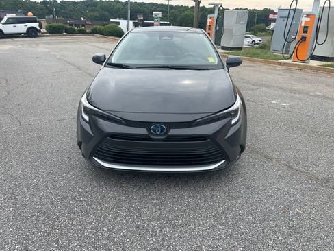 Used 2024 Toyota Corolla LE FWD image 2