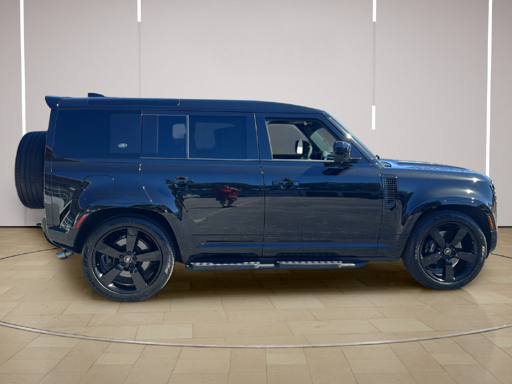 Used 2023 Land Rover Defender 110 V8 AWD/4WD image 8