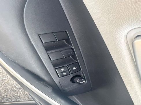 Used 2021 Toyota Corolla SE w/ Carpet Mat Package (TMS) FWD image 12