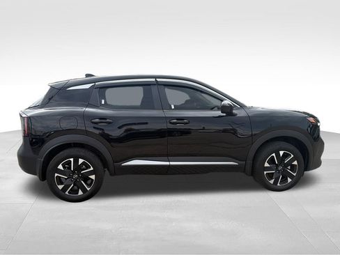 Used 2025 Nissan Kicks SV AWD/4WD image 6