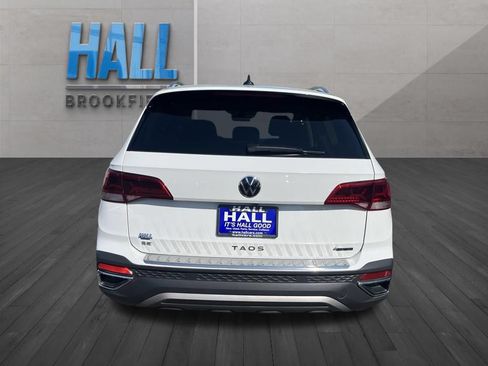 Certified 2022 Volkswagen Taos SE w/ Panoramic Sunroof Package AWD/4WD image 5