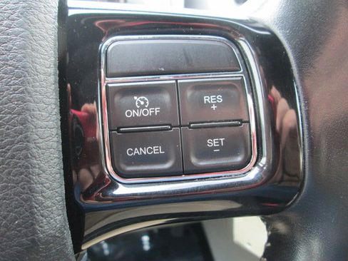 Used 2020 Dodge Grand Caravan SXT FWD image 20