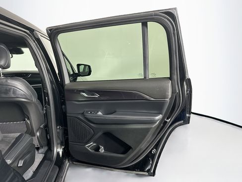 Used 2023 Jeep Grand Cherokee L Laredo image 32