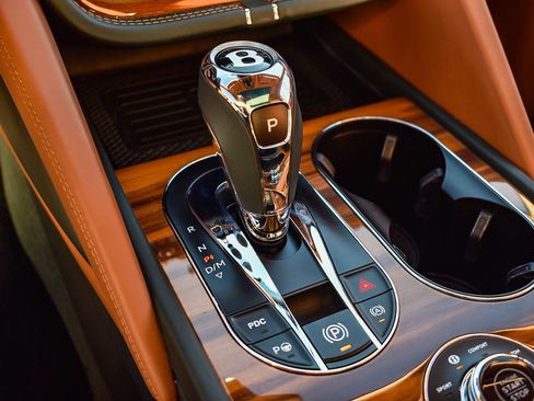 Used 2023 Bentley Bentayga Azure image 22