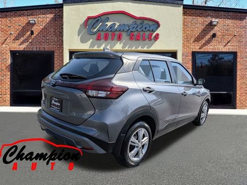 Used 2023 Nissan Kicks S FWD image 4