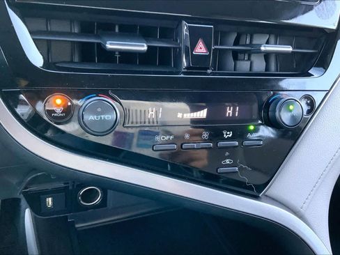 Used 2024 Toyota Camry LE w/ Convenience Package image 32