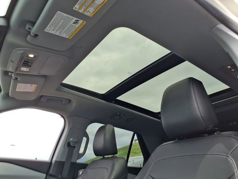 Used 2022 Ford Explorer XLT w/ Equipment Group 202A image 14