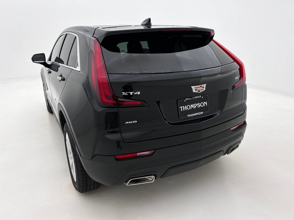 Used 2021 Cadillac XT4 Luxury w/ Cold Weather Package AWD/4WD image 8
