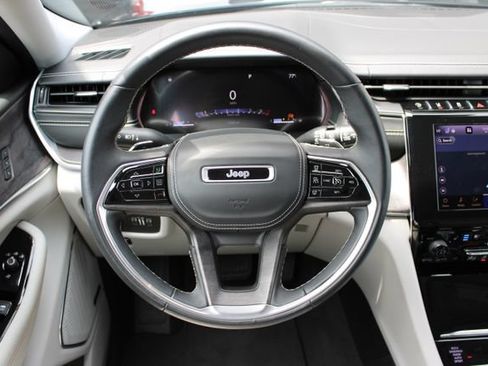 Used 2022 Jeep Grand Cherokee Overland AWD/4WD image 20