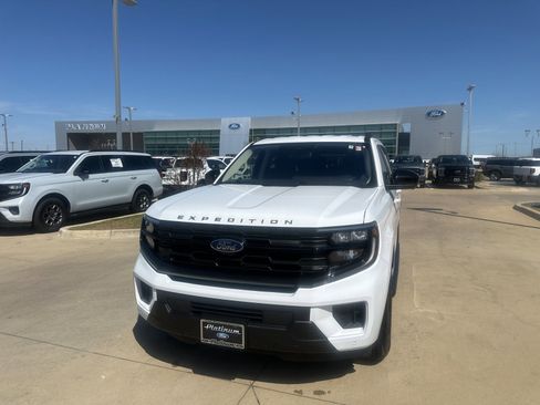 Used 2025 Ford Expedition Max Active image 9