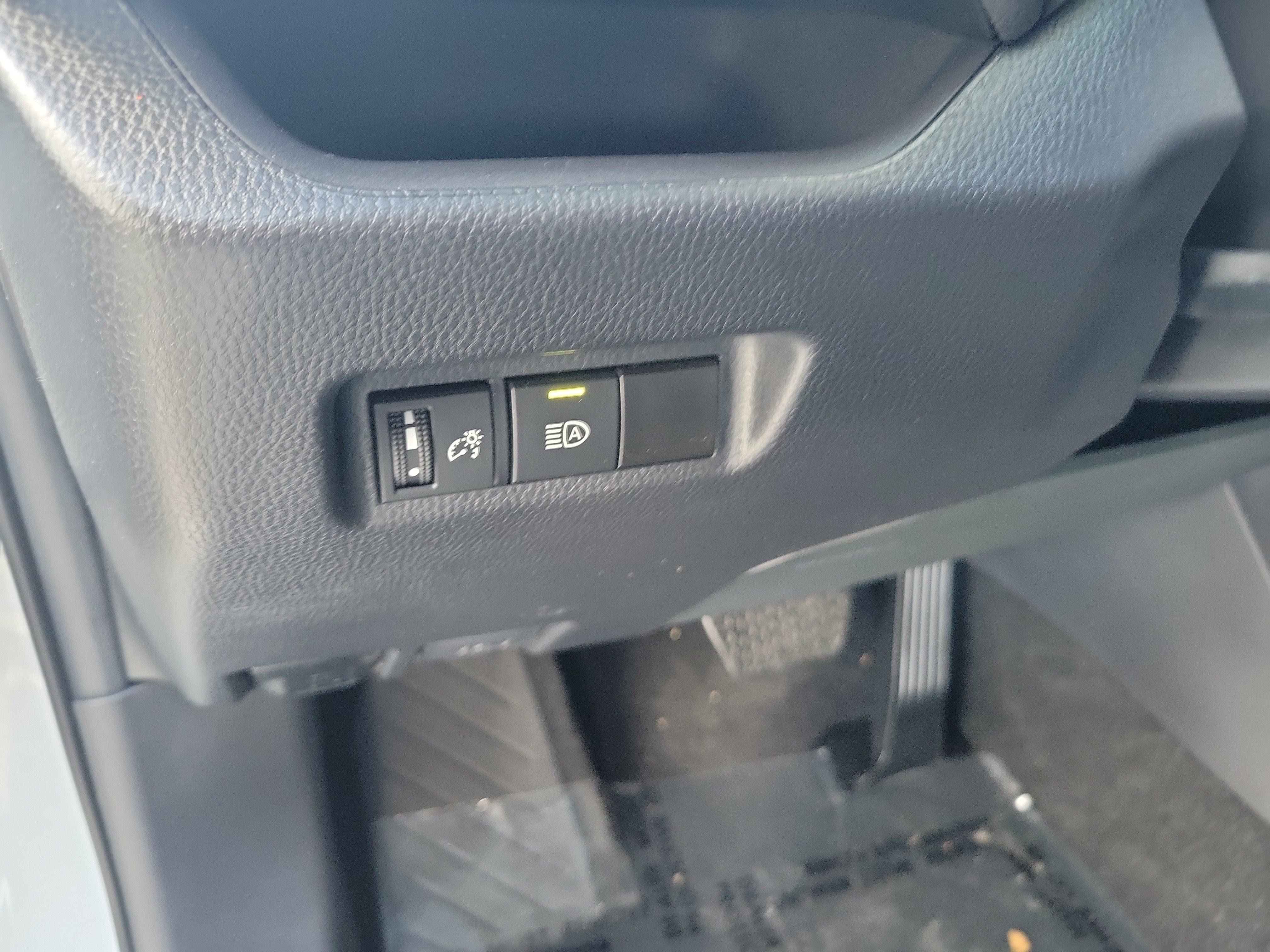 Used 2024 Toyota RAV4 XLE FWD image 24