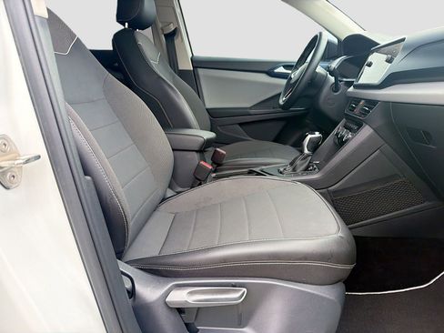 Used 2023 Volkswagen Taos SE w/ Panoramic Sunroof Package image 29