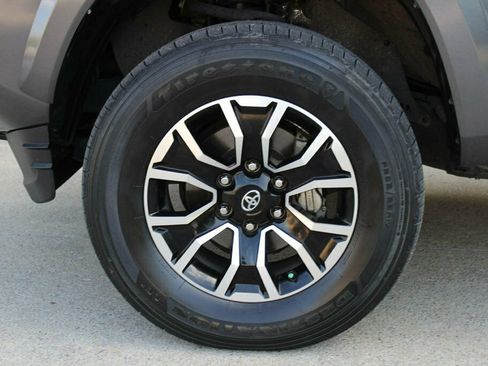 Used 2022 Toyota Tacoma TRD Sport AWD/4WD image 34