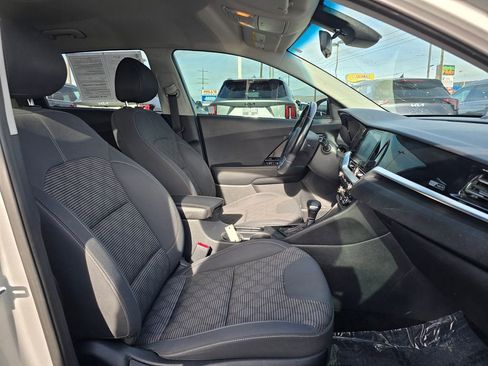 Used 2020 Kia Niro LXS image 10