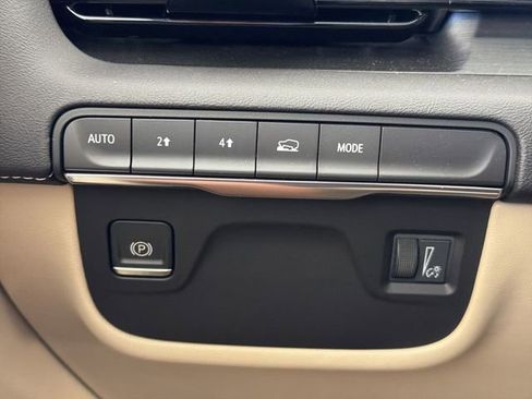 Certified 2023 Cadillac Escalade ESV Premium Luxury w/ LPO, Radiant Package image 18