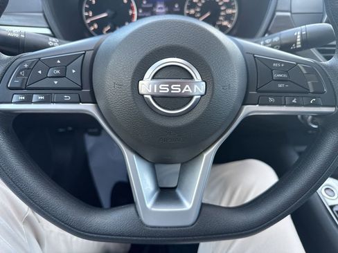 Used 2025 Nissan Altima 2.5 SV FWD image 13