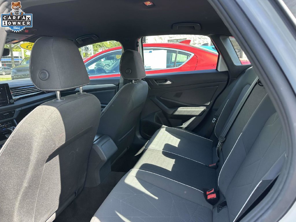 Used 2025 Volkswagen Jetta Sport FWD image 9