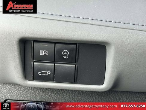 Used 2023 Toyota Highlander XLE AWD/4WD image 26
