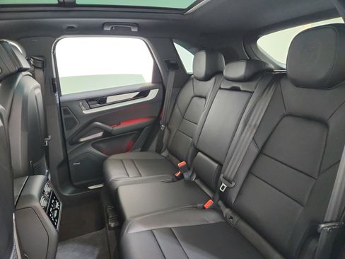 Used 2024 Porsche Cayenne S image 15
