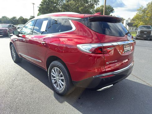 Used 2024 Buick Enclave Premium image 11