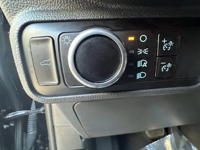 Used 2025 Ford Explorer Active AWD/4WD image 11