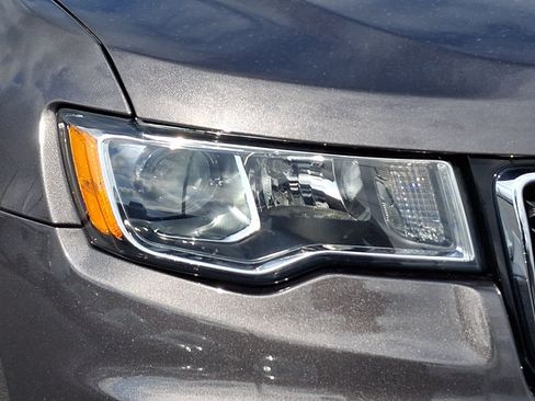 Used 2021 Jeep Grand Cherokee Laredo w/ Security & Convenience Group AWD/4WD image 9